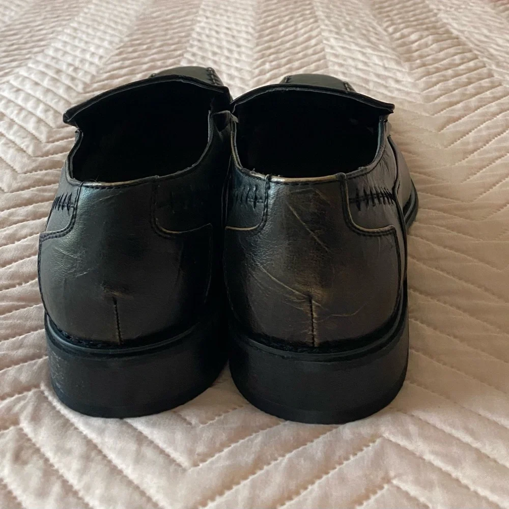 Shoes - Picture 3 of 4